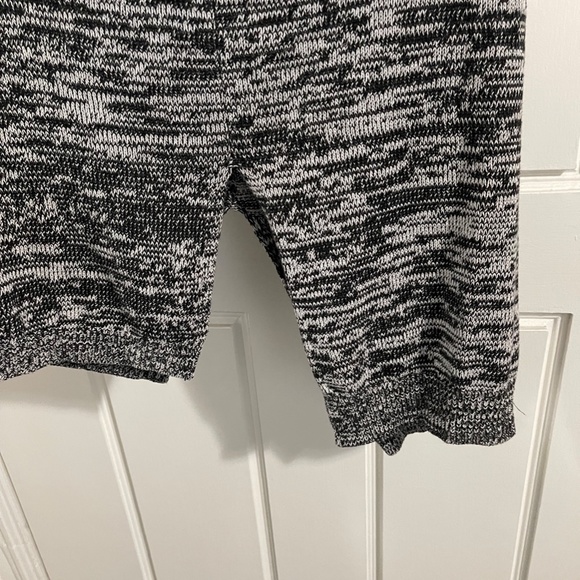 Black & White High Low Knit Top - Picture 5 of 5